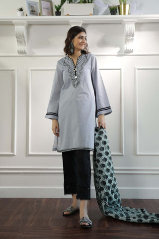 Ehthic gray n black suit large shirt n dupatta
