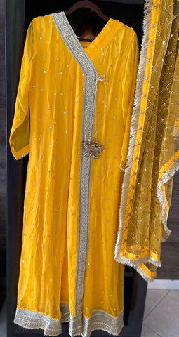 Desirack Yellow mukesh formal suit